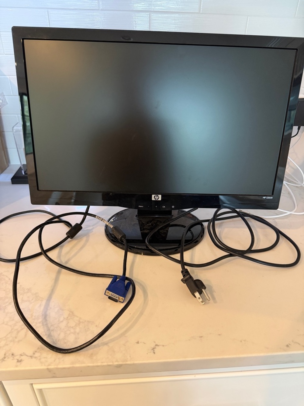 Hewlett Packard HP S2031 LCD Monitor 20" Display includes Power Cord
